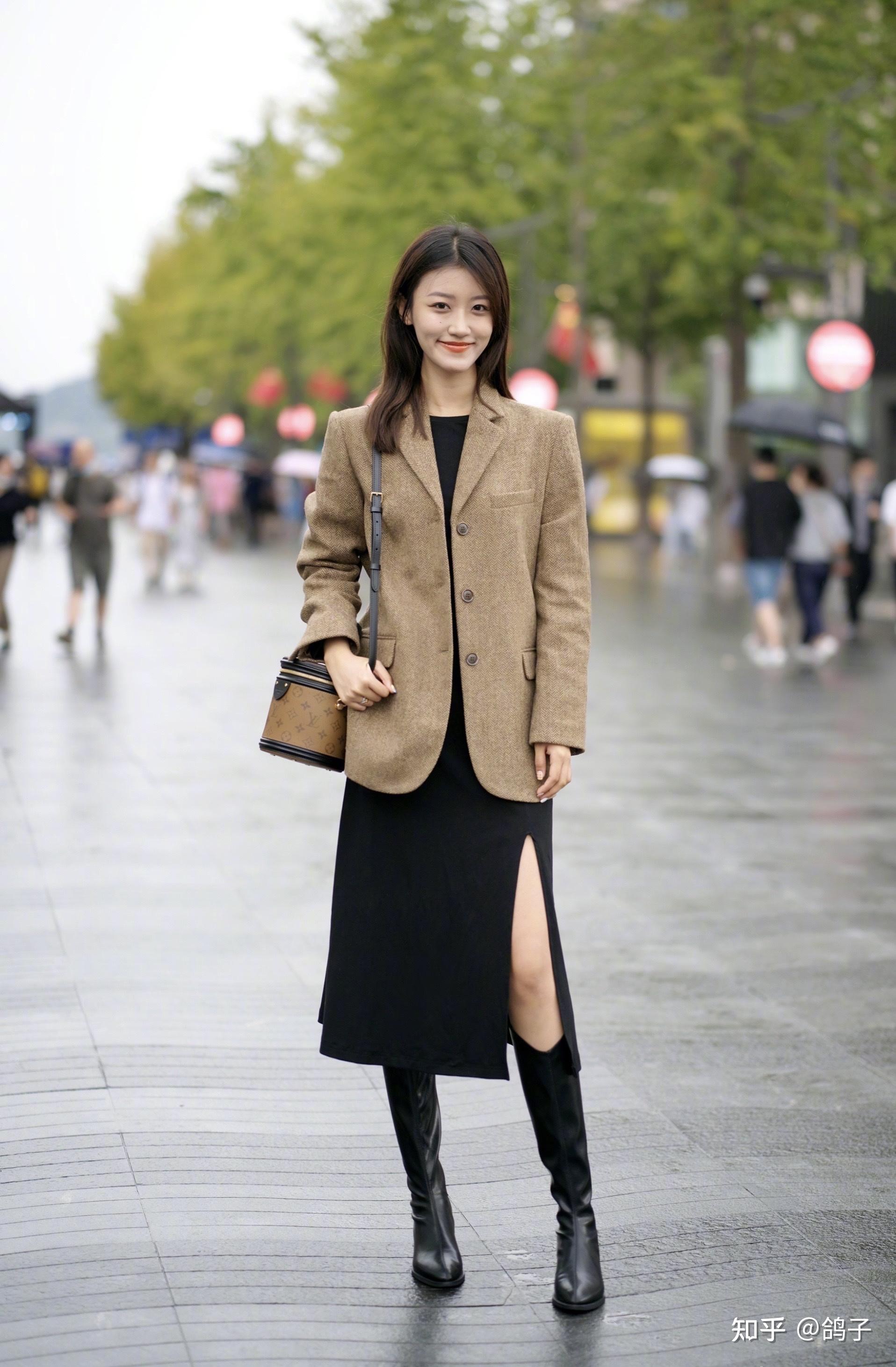 看街拍识包包苏杭美女都背什么包