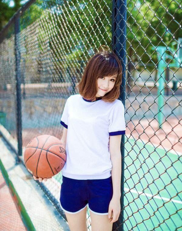男生眼里打篮球的女生图片