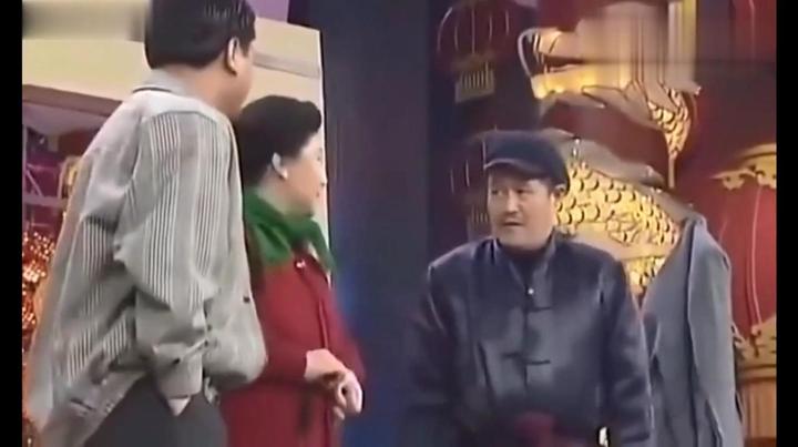 赵本山:潘长江去吻郑海霞,根本就够不着嘴! - 知乎