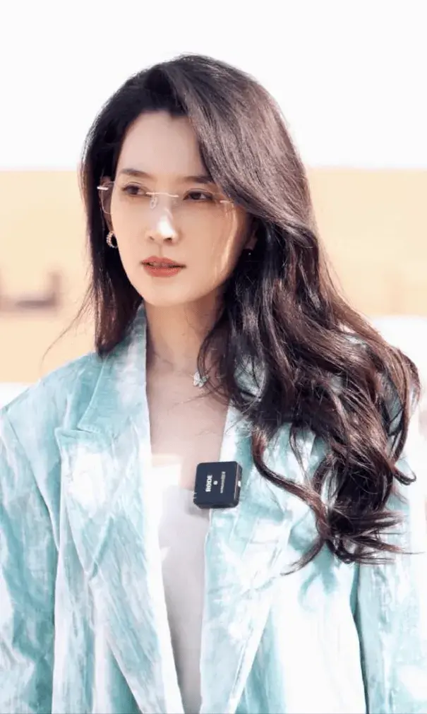 “迷倒”汪峰的李巧,究竟有什么魅力?看完私生活照,顿悟了 - 知乎