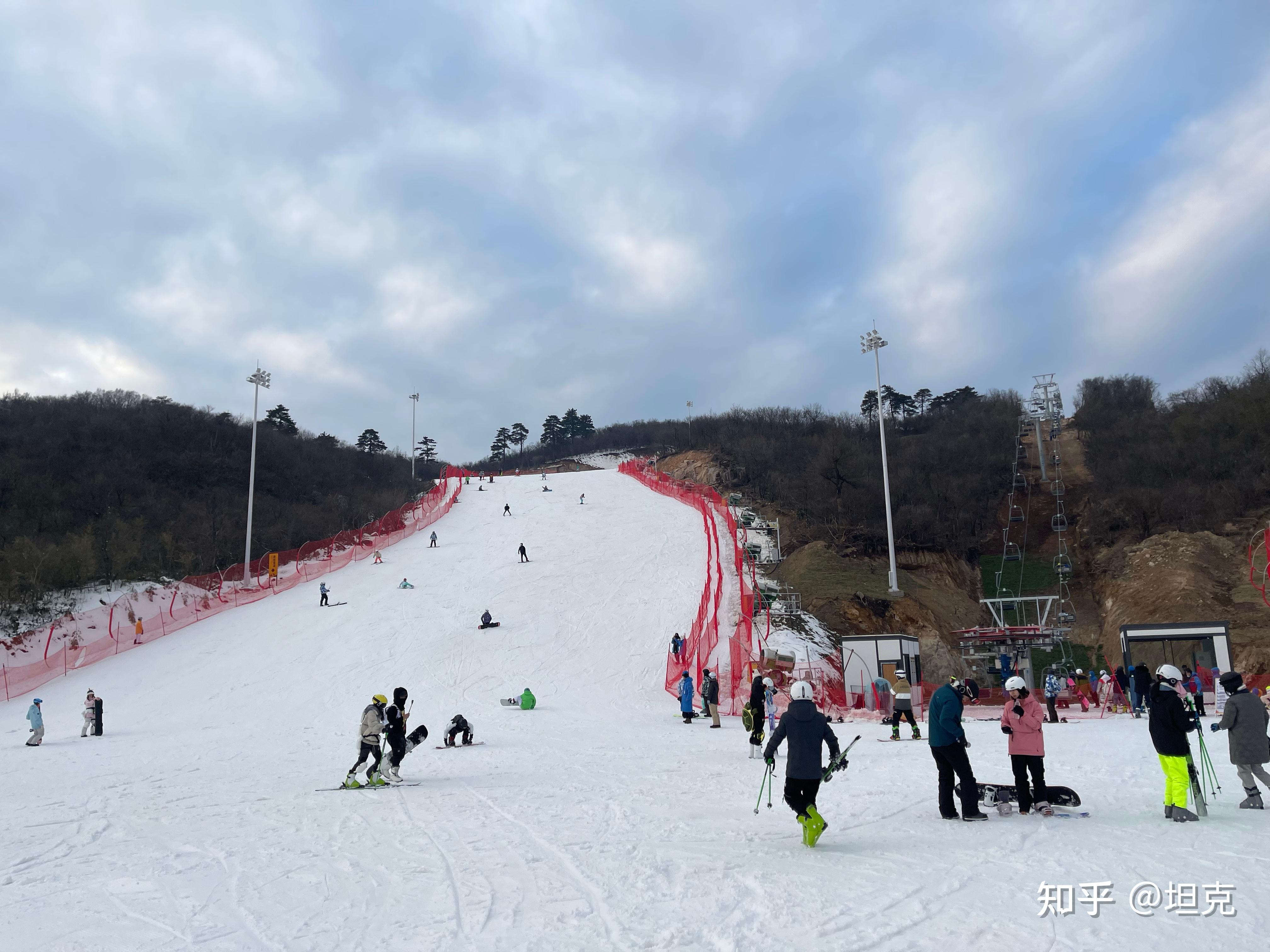 2020浙江滑雪必去：浙江“瑞士雪山”、南方“亚布力”安吉云上草原星空滑雪场_乐园