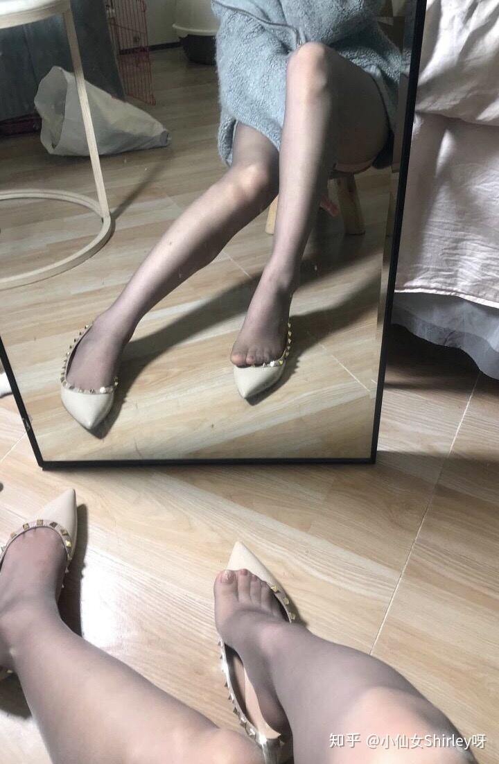 女生什么时候会穿灰丝袜呢