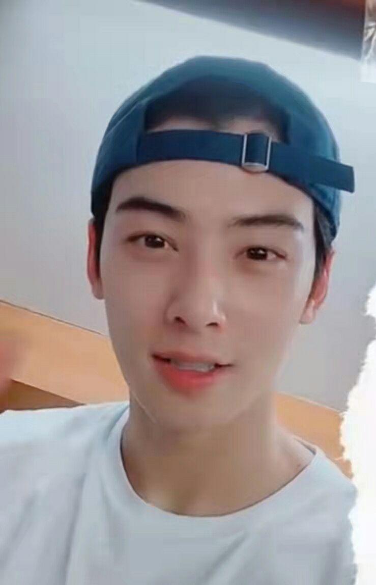 为什么车银优会在ins发一张脖子上有个口红印的自拍是有女朋友了吗