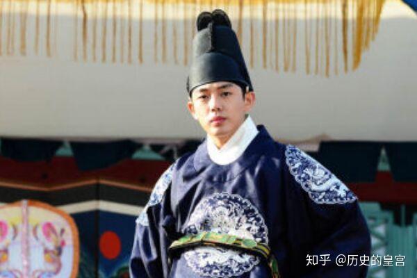 公元1608年,朝鲜宣祖被光海君串通自己的宠嫔金介屎毒死,光海君顺利