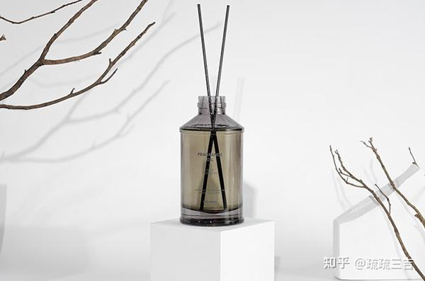 它家香薰种类很多,香气自然,价格也比较友好.