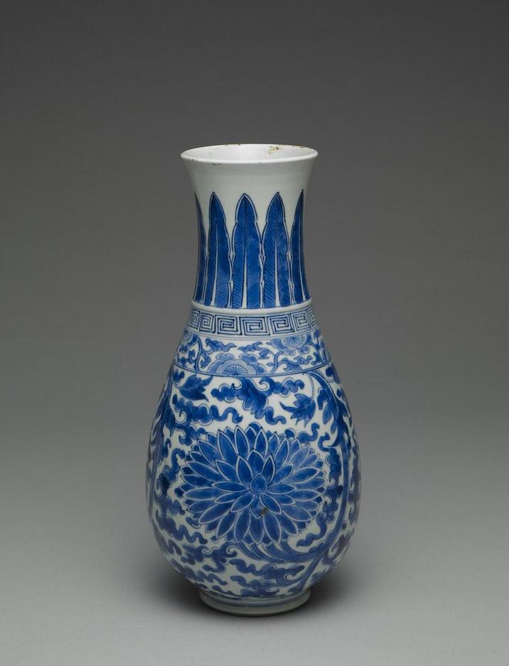 清代早期景德镇官窑宣德款青花缠枝菊花纹瓶- 知乎