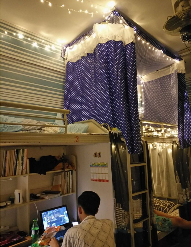 请问如何布置大学男生宿舍