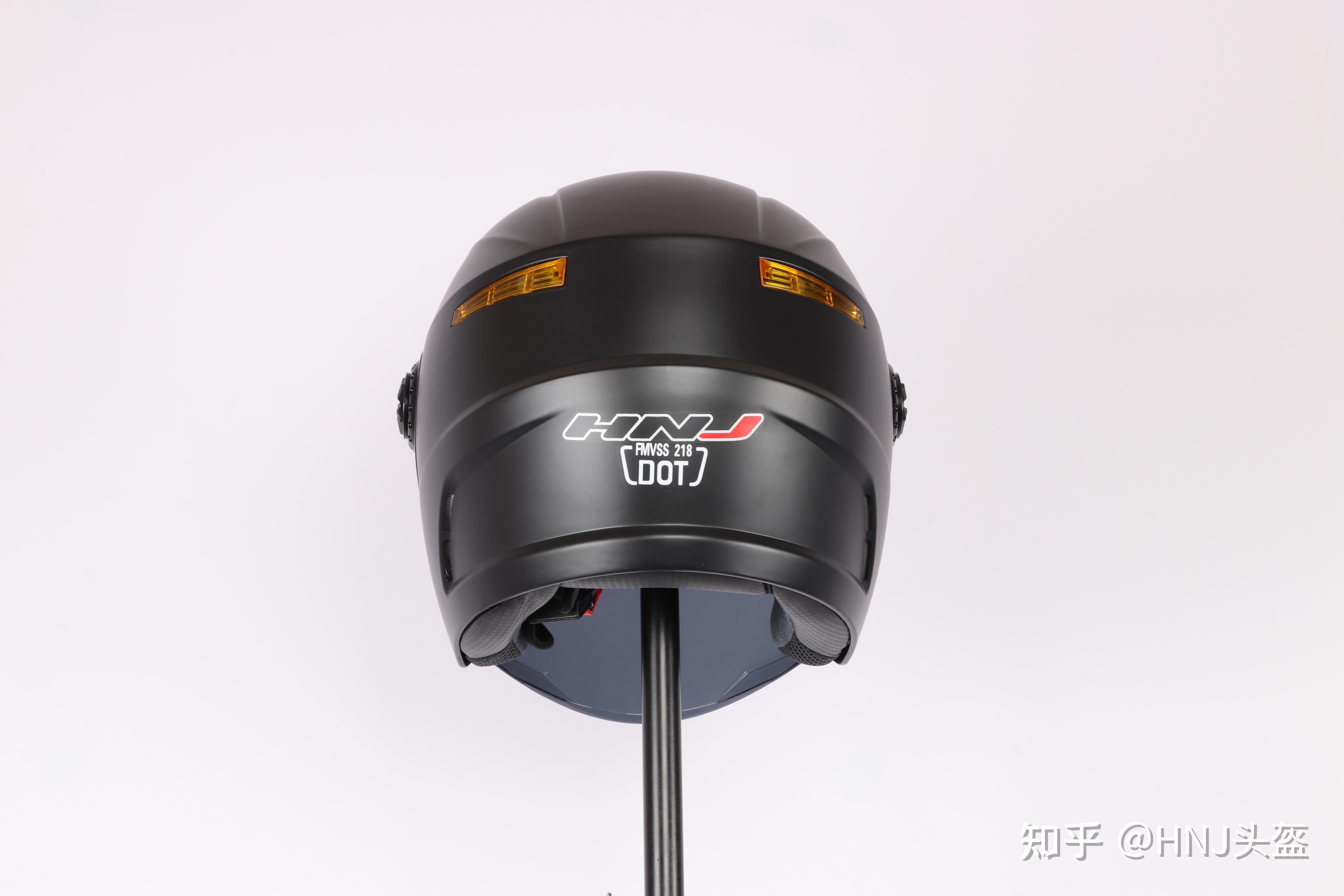 头盔保护头部