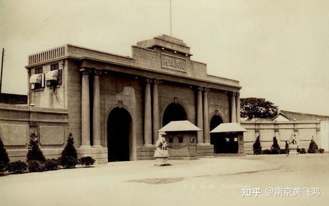 民国时期,国府马路每逢重大节日,活动,都会整饰一新,"国府还都"及"