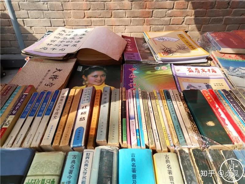 紧邻小寨的这条街，安顿下了曾四处奔波的旧书摊 - 知乎