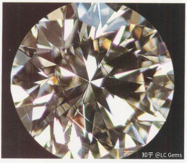 e,内部纹理:是钻石内部的天然生长痕迹
