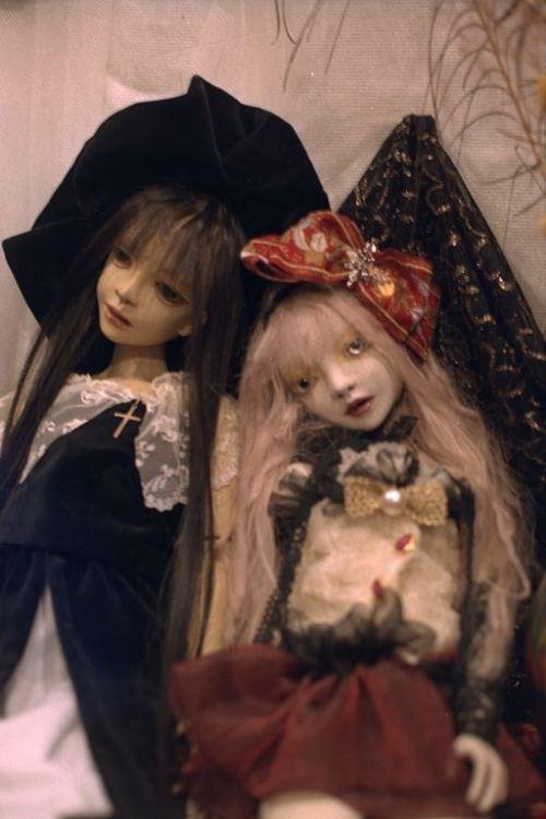 娃娃是孩子的玩具,人偶是无心的孩子,而人形是灵魂的载体
