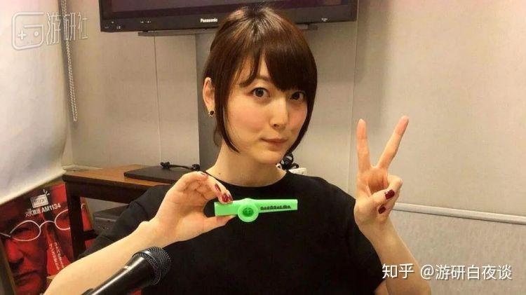 白夜谈花泽香菜结婚了她的表情包也该退役了