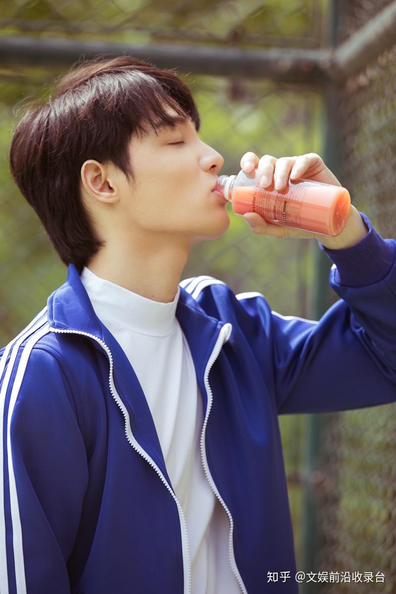 孙思伟最新写真曝光  校园漫画长腿学长上线