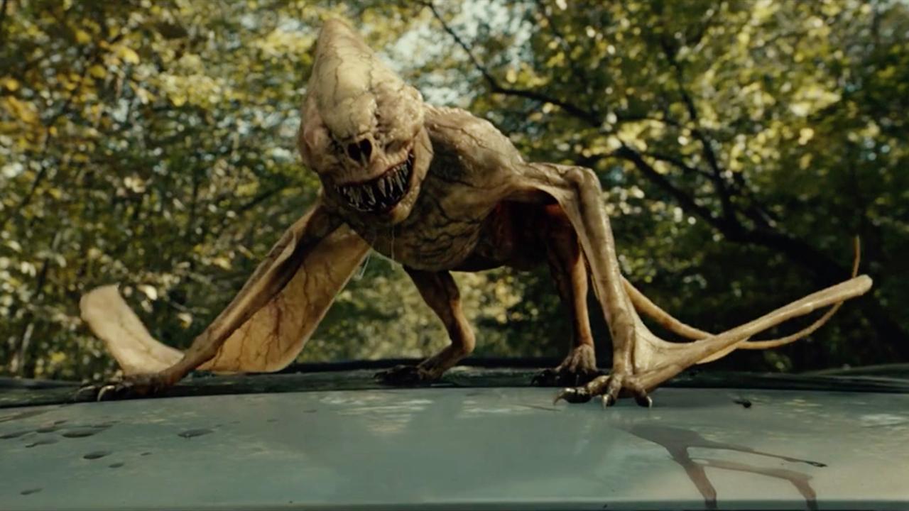 500斤胖子被沙子中的怪物袭击,就像杀猪一样,这怪物真是太可怕