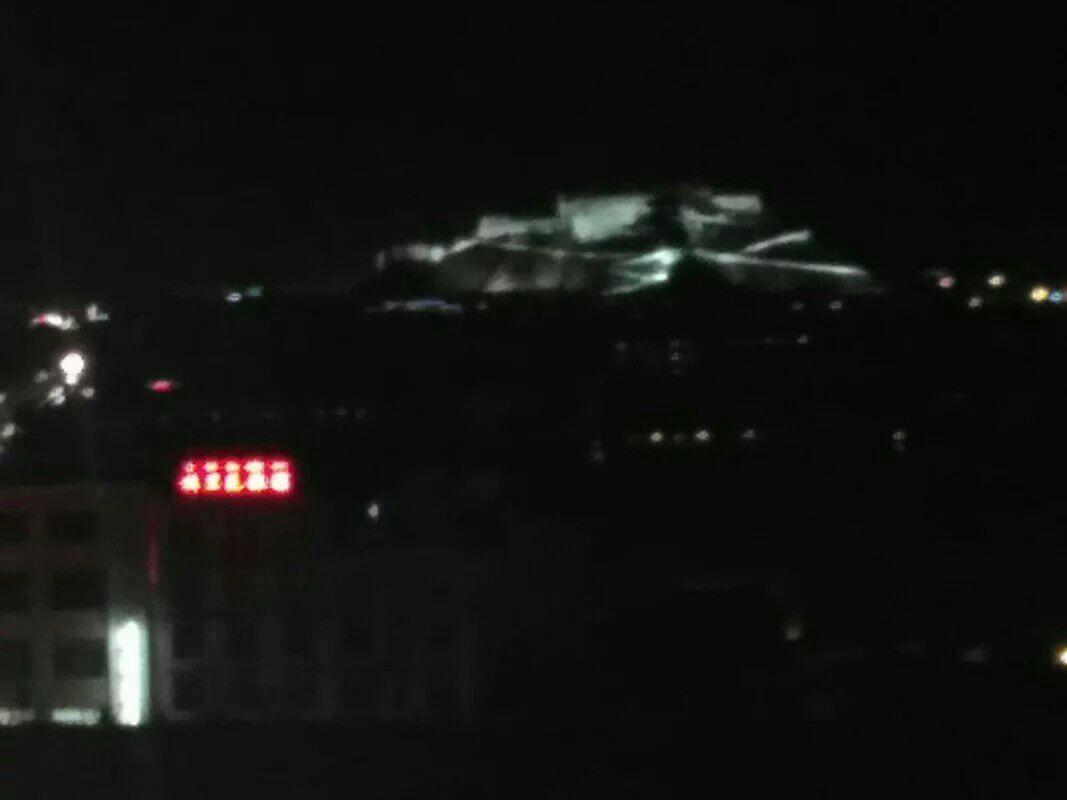 如何看待几名藏族儿童,看到高原军车经过立即