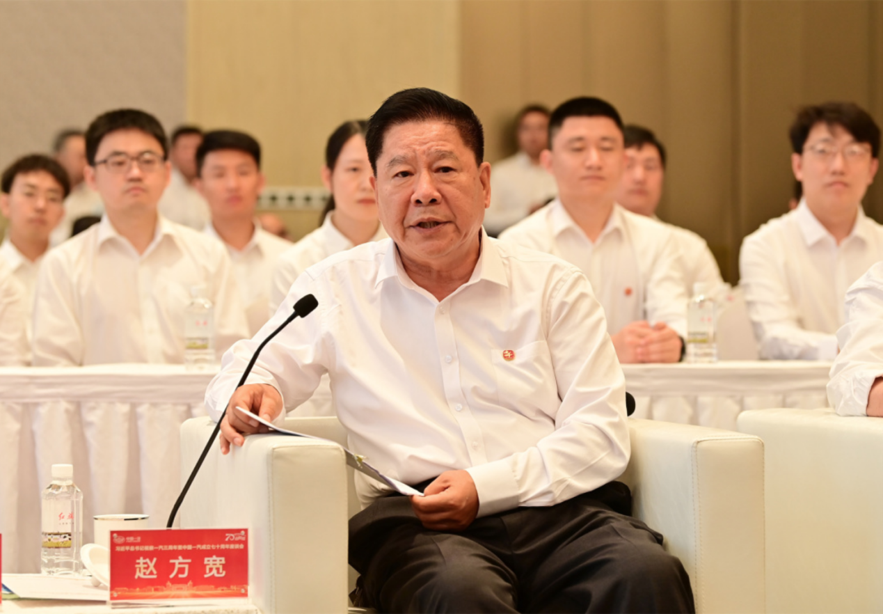 赵方宽徐兴尧周时莹除了饱含温情与励志的分享,与会者还共同观看了