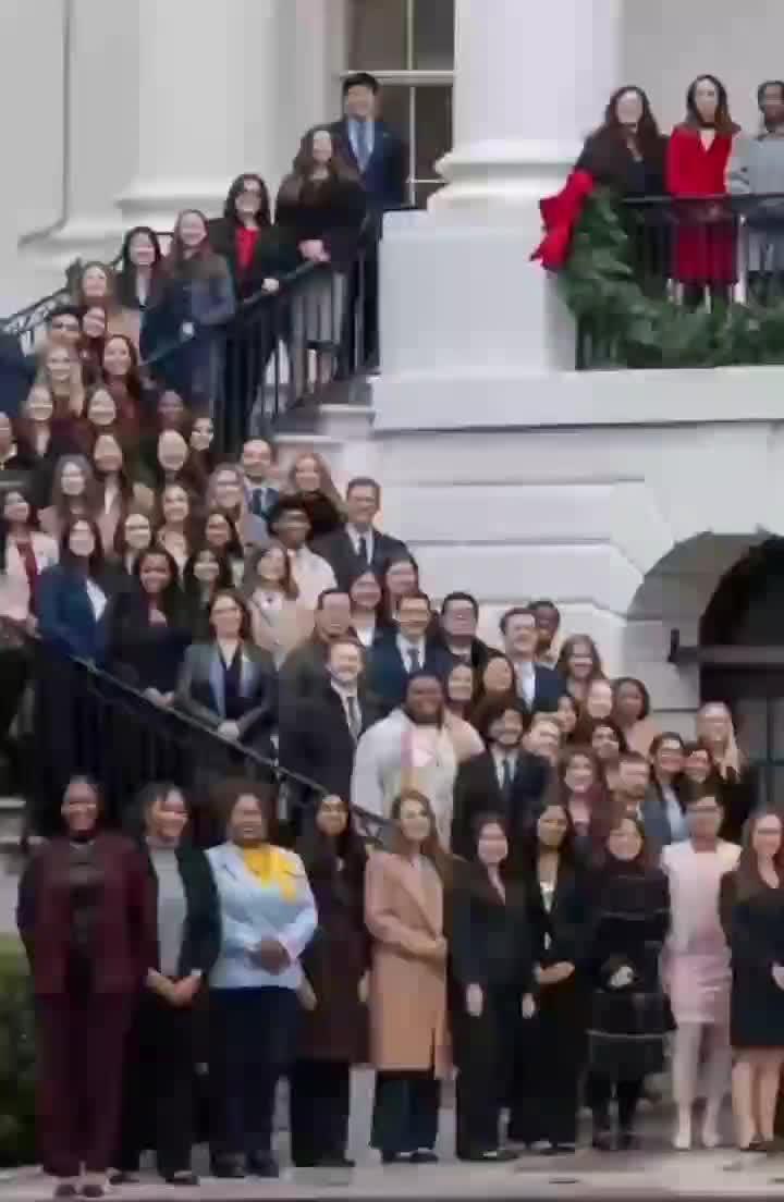 这是美国总统拜登团队的集体合影