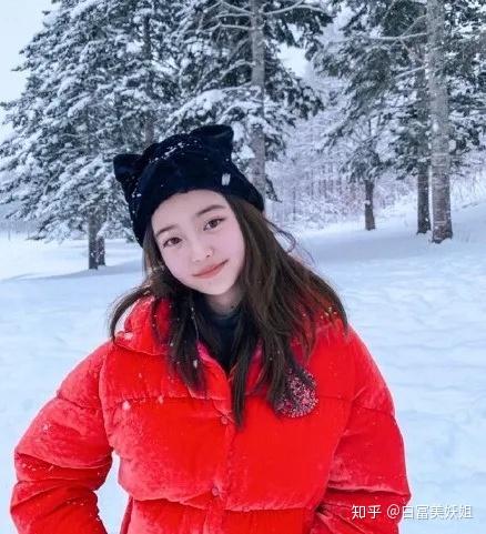 tianyiiw,原名王天伊,北京人在香港,因为美颜盛世出圈,ins粉丝7w 算 