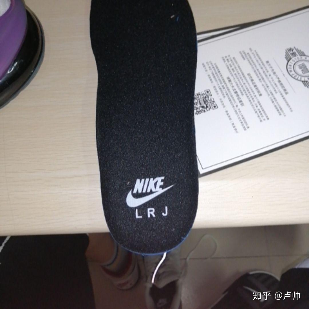 帮忙看看从微商买的鞋是真是假