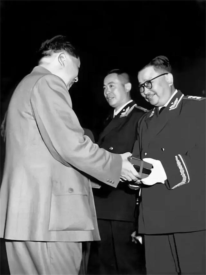 1955年大授衔前，毛主席阅览开国上将人选名单：为何没有李克农？ - 知乎