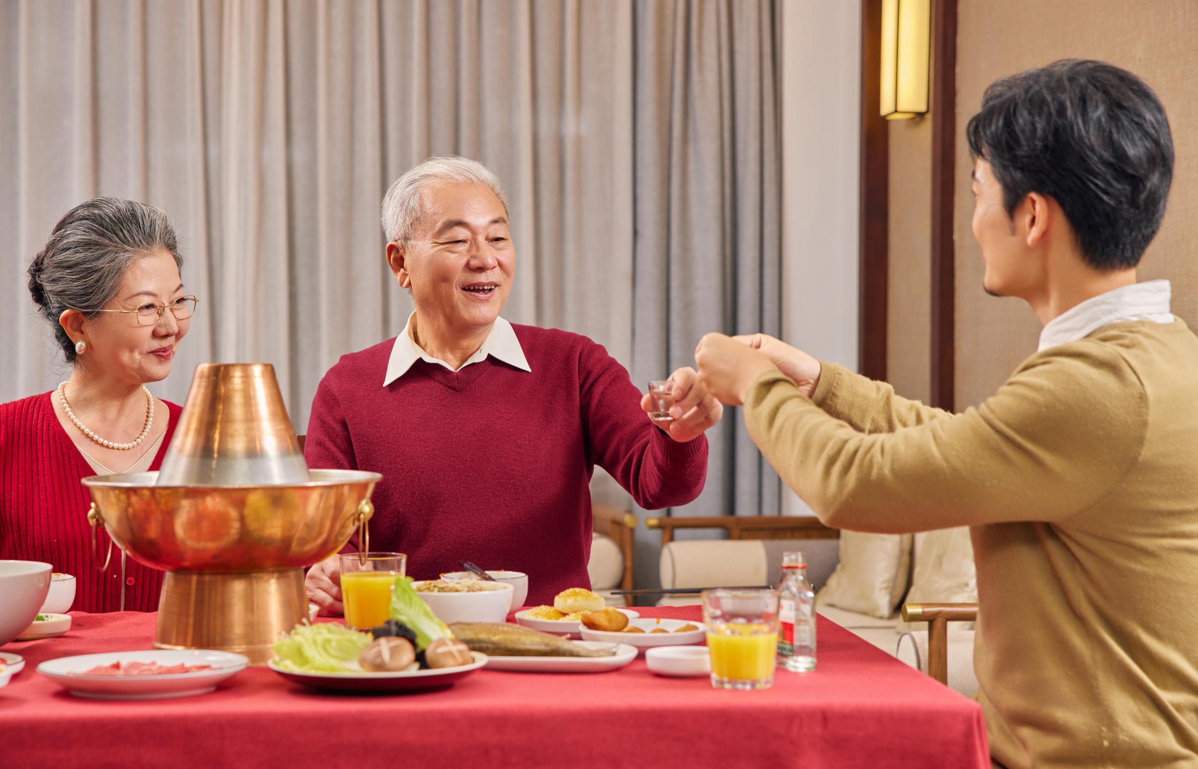 春节快到了送长辈什么酒比较好呢