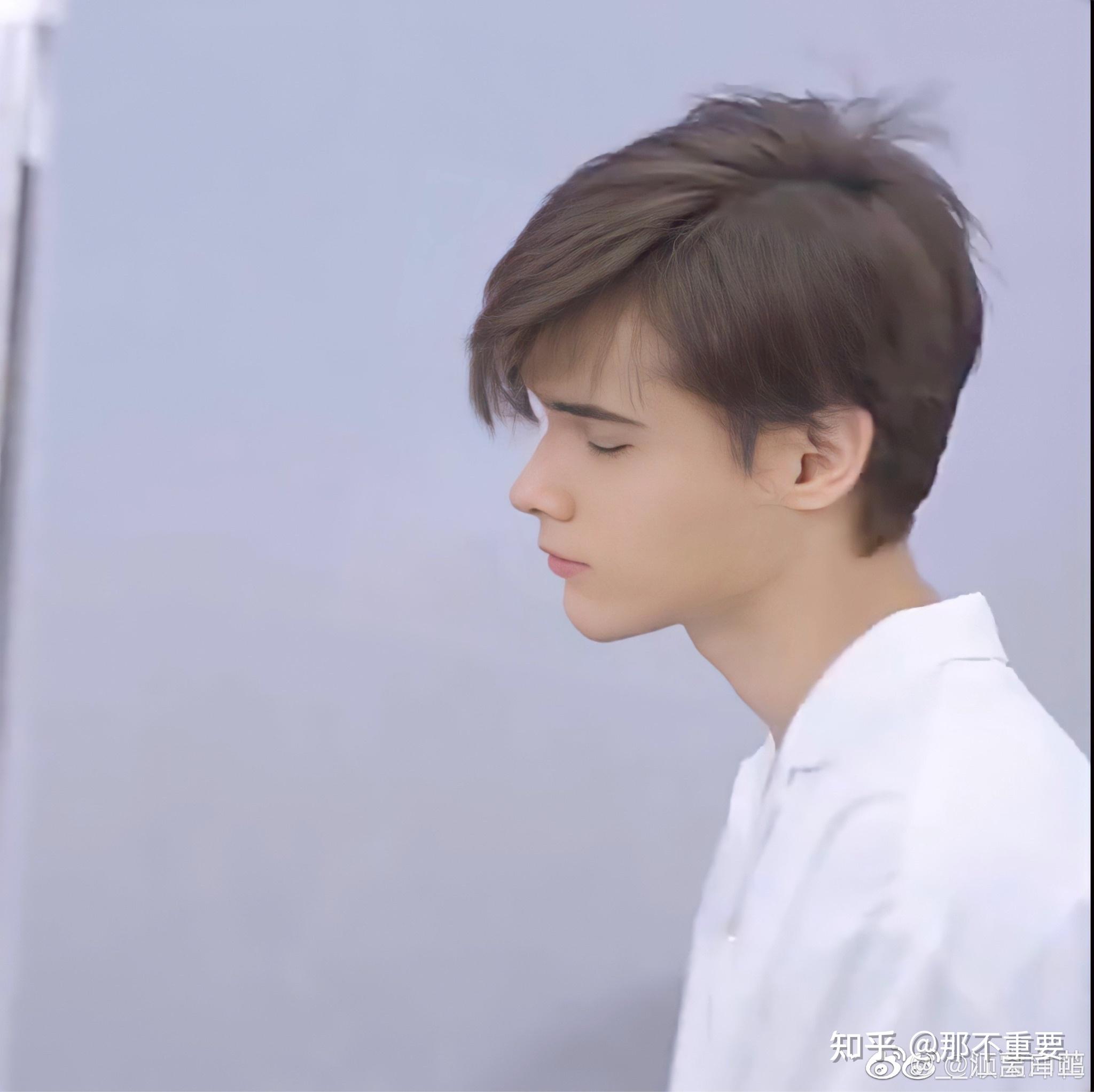 如何评价利路修的颜值? - 知乎