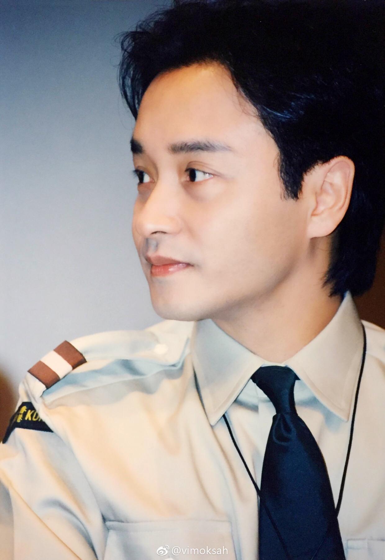 张国荣哪里帅,我能欣赏他的儒雅翩翩气质,可是说盛世美颜确实说不过去