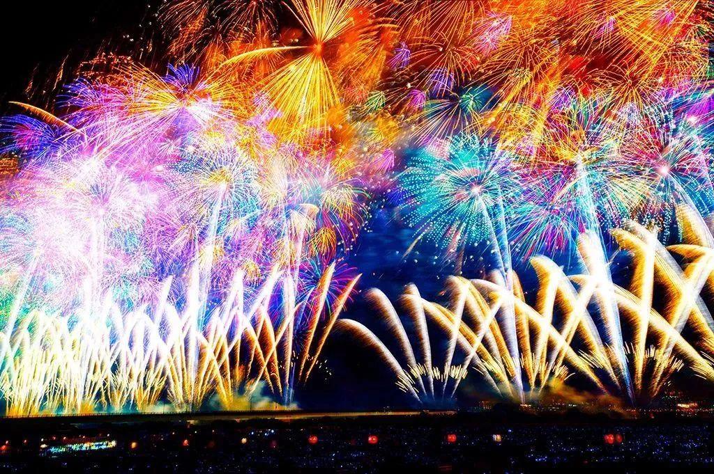 时隔三年的花火大会，夏季的仪式感终于又回来了 - 知乎
