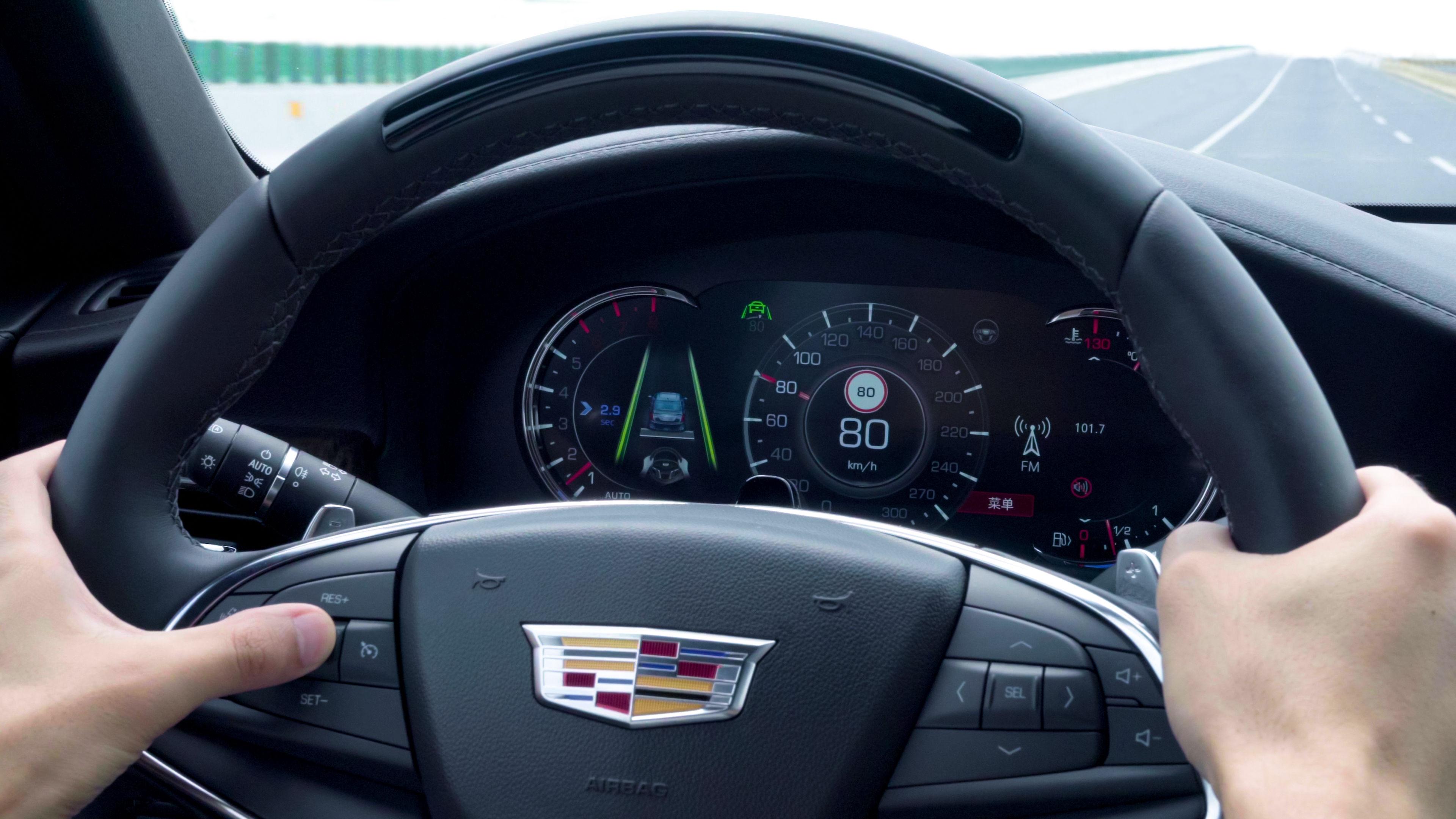 开车可以大撒把了但你还是不能玩手机