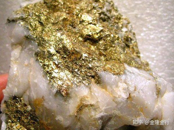 在黄金生产中,多金属矿石伴生金的回收占有相当的地位.