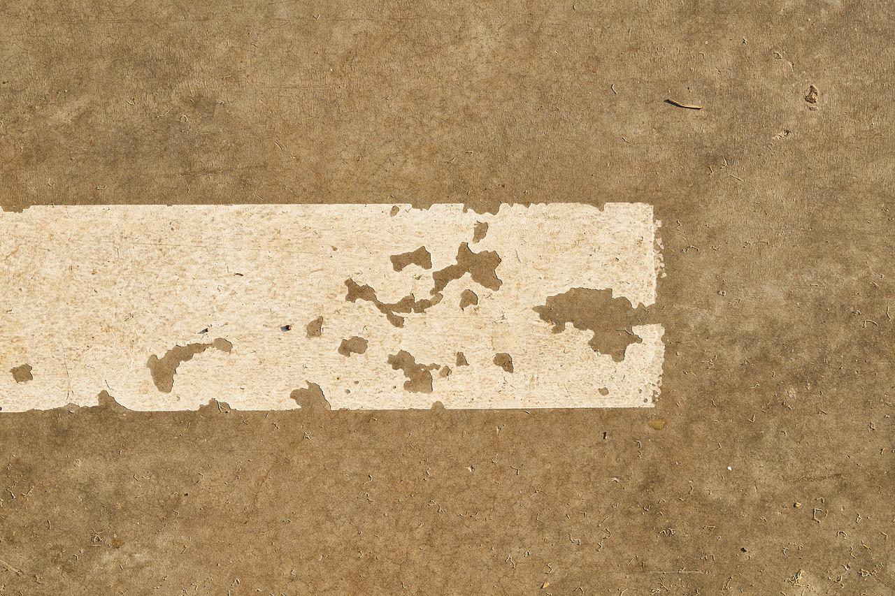 4. 油漆均匀涂抹法