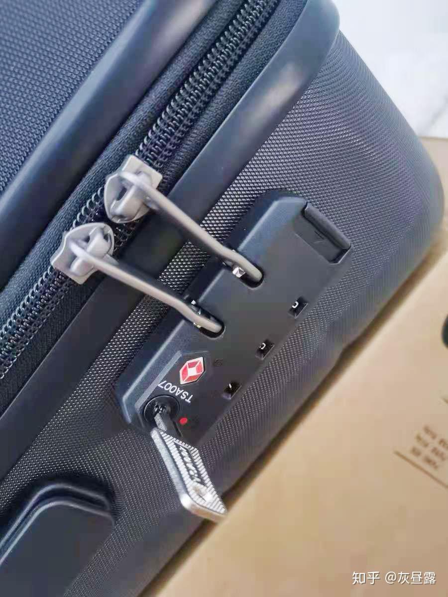 旅行箱密码忘了怎么开 v2-120f10686aa8182931f08c1a17fb31fc_r.jpg