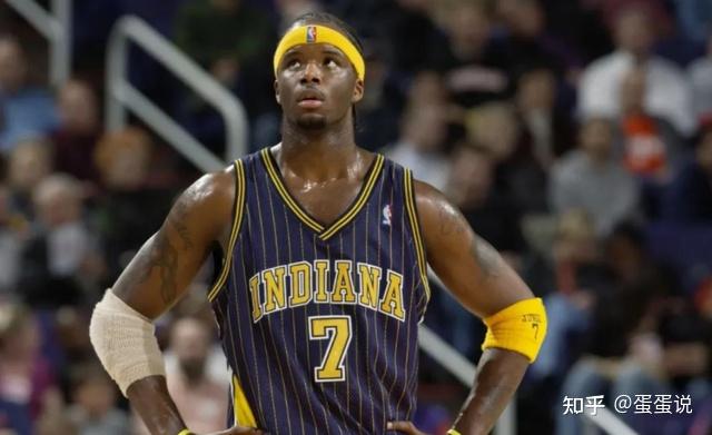 小奥尼尔高中时身高长得很快,从后卫长成了大前锋,小奥尼尔的球技也在