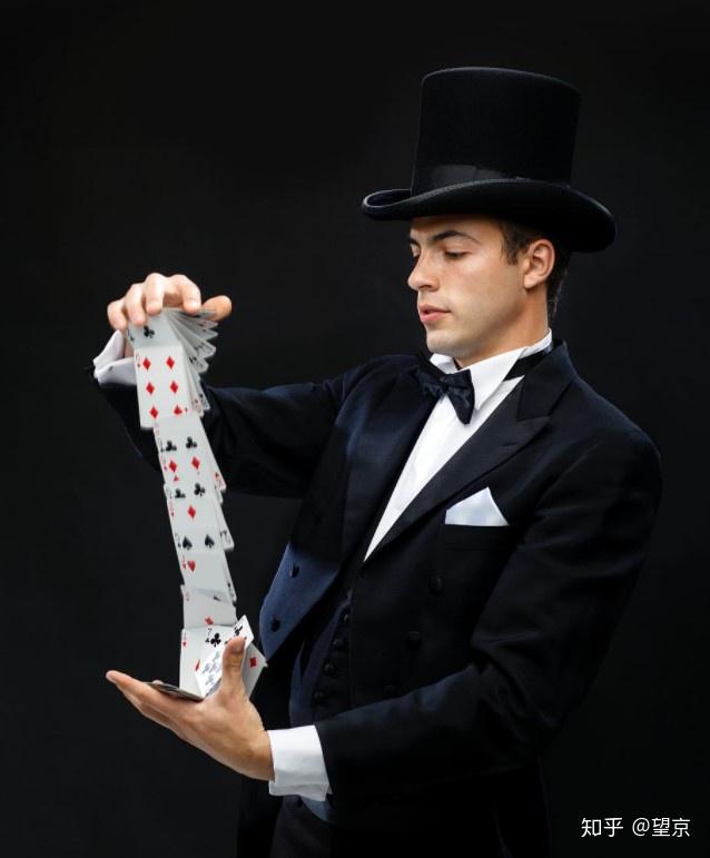 魔术师为啥一上台就把扑克牌作为道具