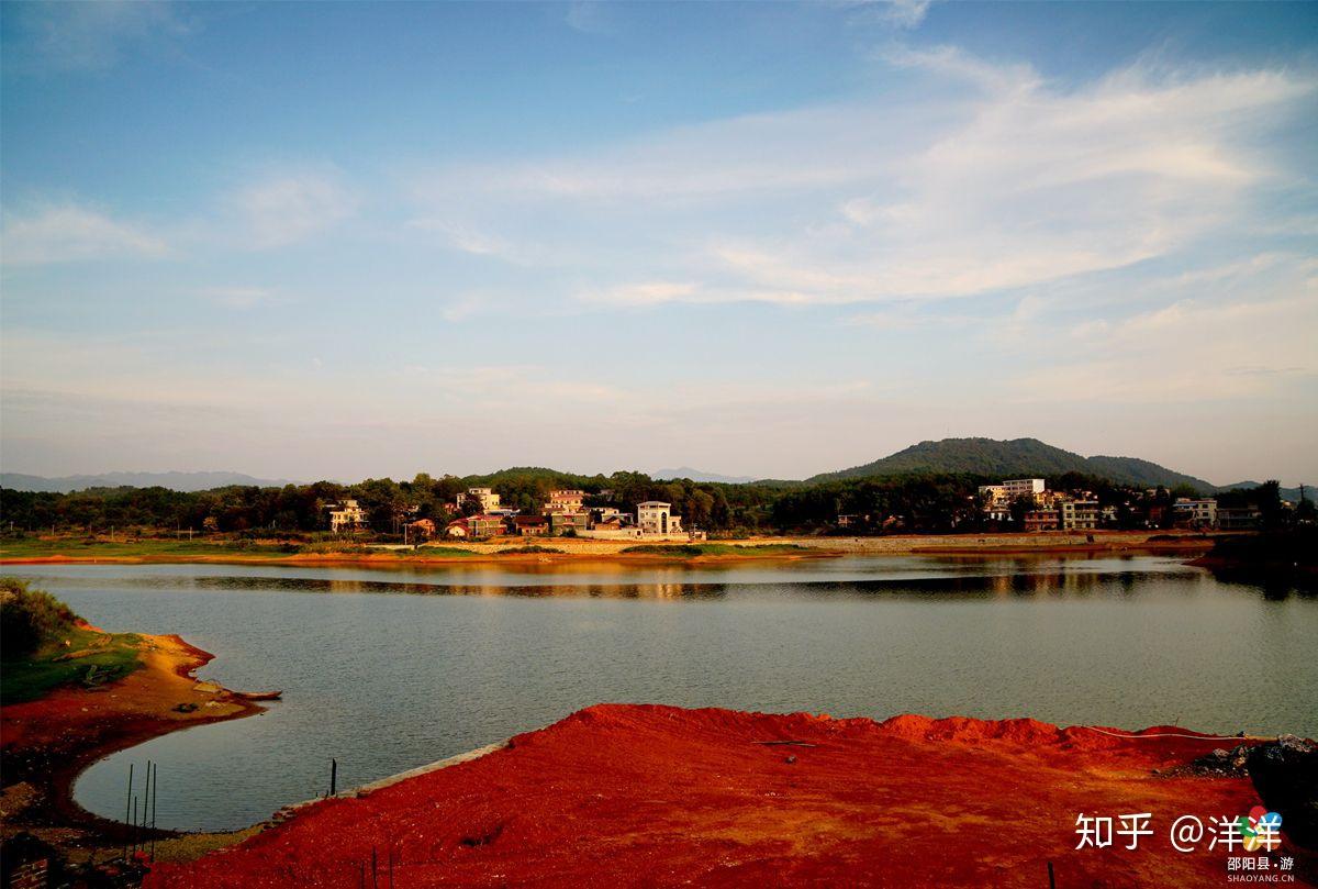 " 金江湖景区地处湖南省邵阳县境内,座落于湖南省邵阳县金江乡.