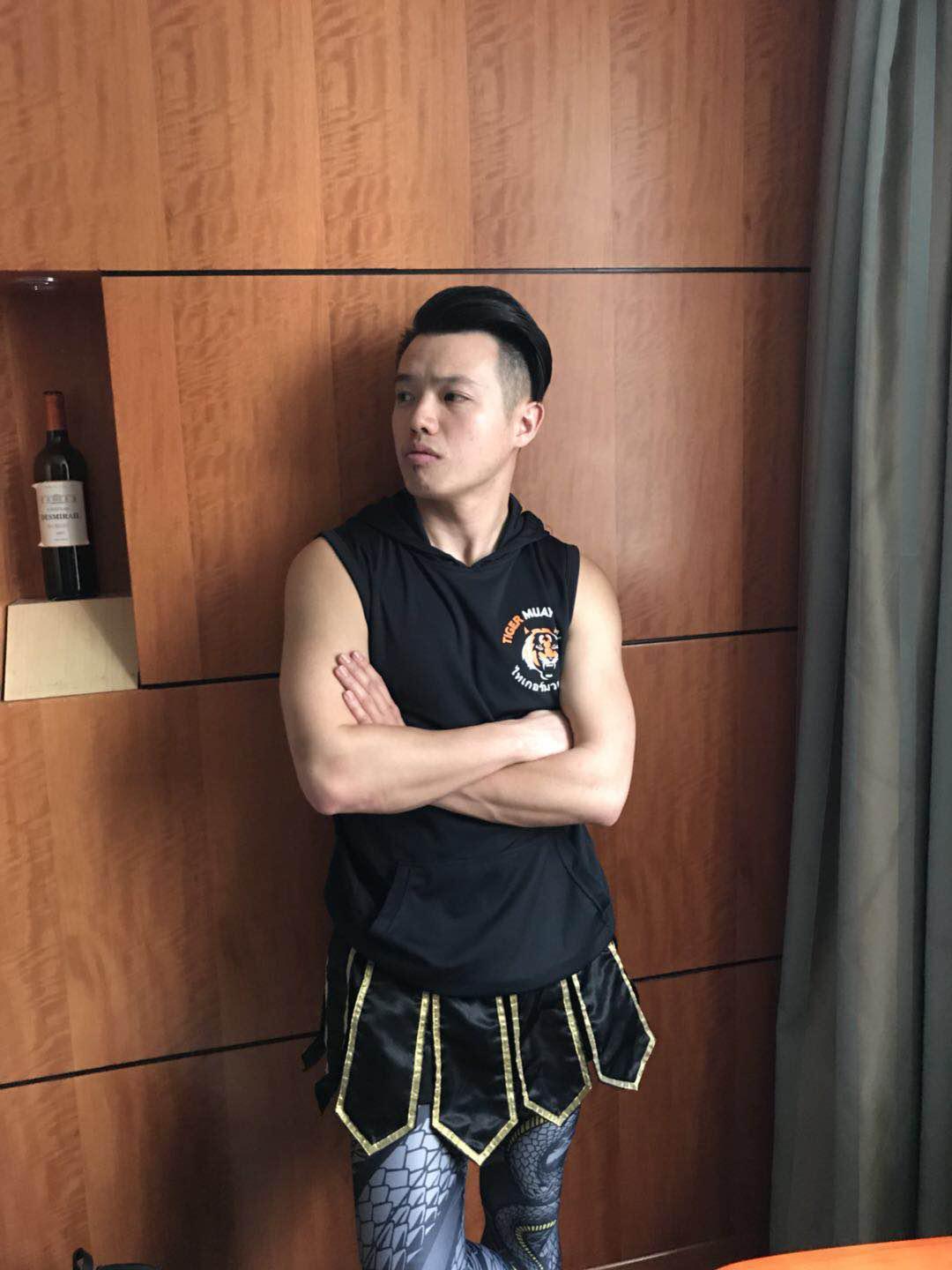 重大锋哥火了专治各种崇洋媚外重拳出击西方文化渗透