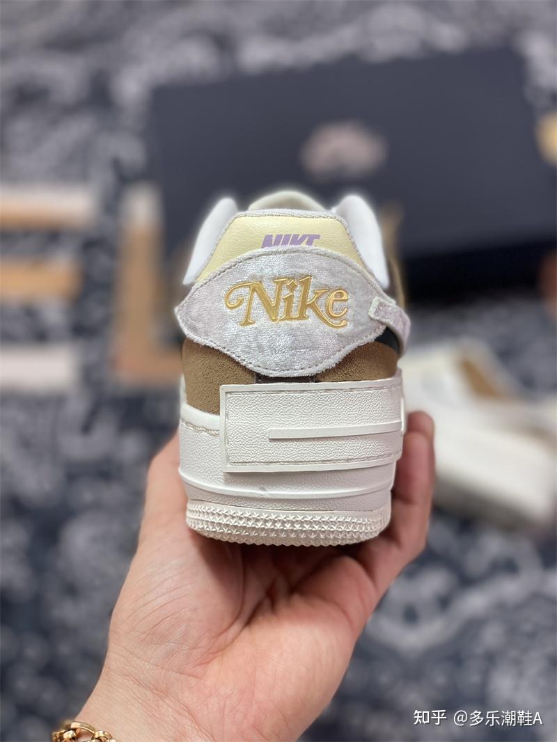 耐克Nike WMNS Air Force 1 Shadow