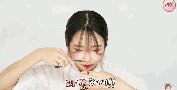 在家怎么自己剪八字刘海呢 v2-125f691e0b887213b4b752e325dc2ad8_r.jpg