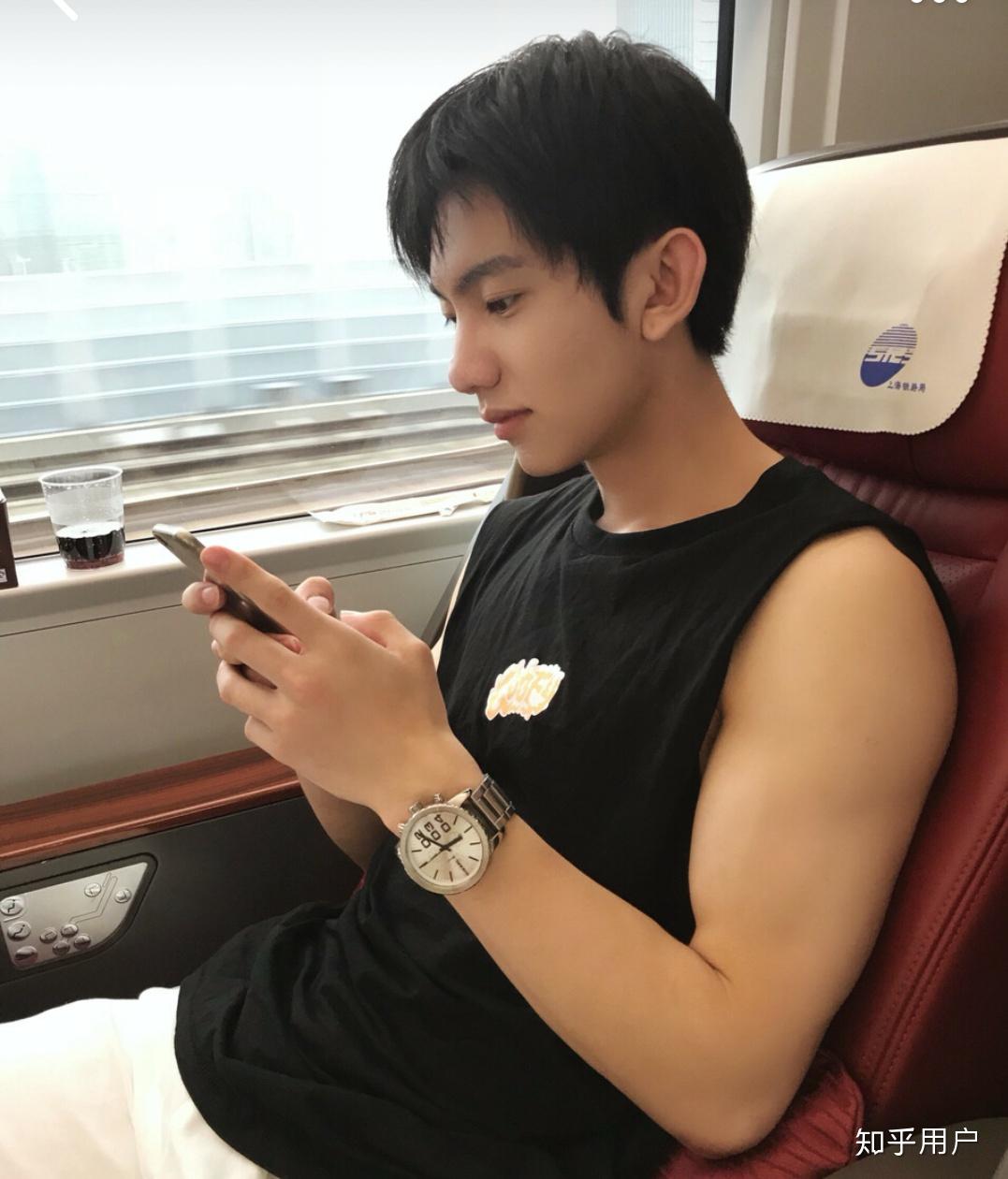 现实生活中你见过的绝世帅哥是什么样的