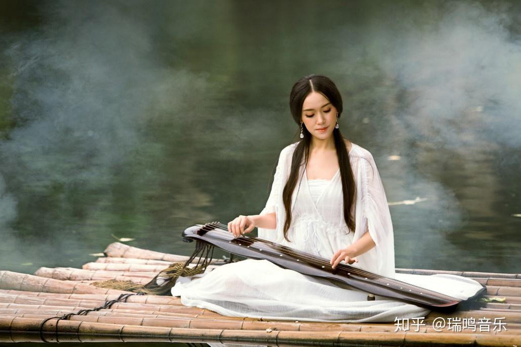 邱琳(阮)杨雪(二胡)苏畅(古筝)奏齐女仙丝竹合奏 鼓瑟相鸣 争芳献技新