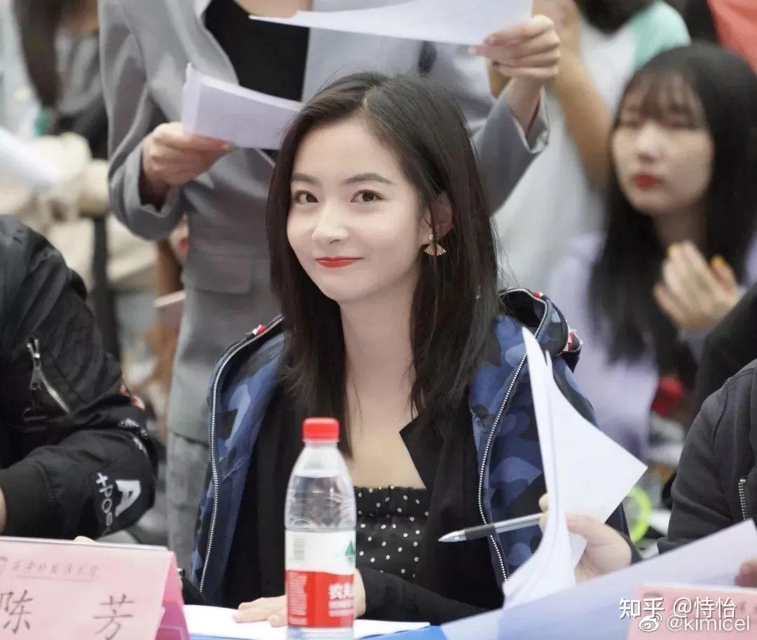 170cm海南最美老师出圈神似刘亦菲又仙又欲却被家长