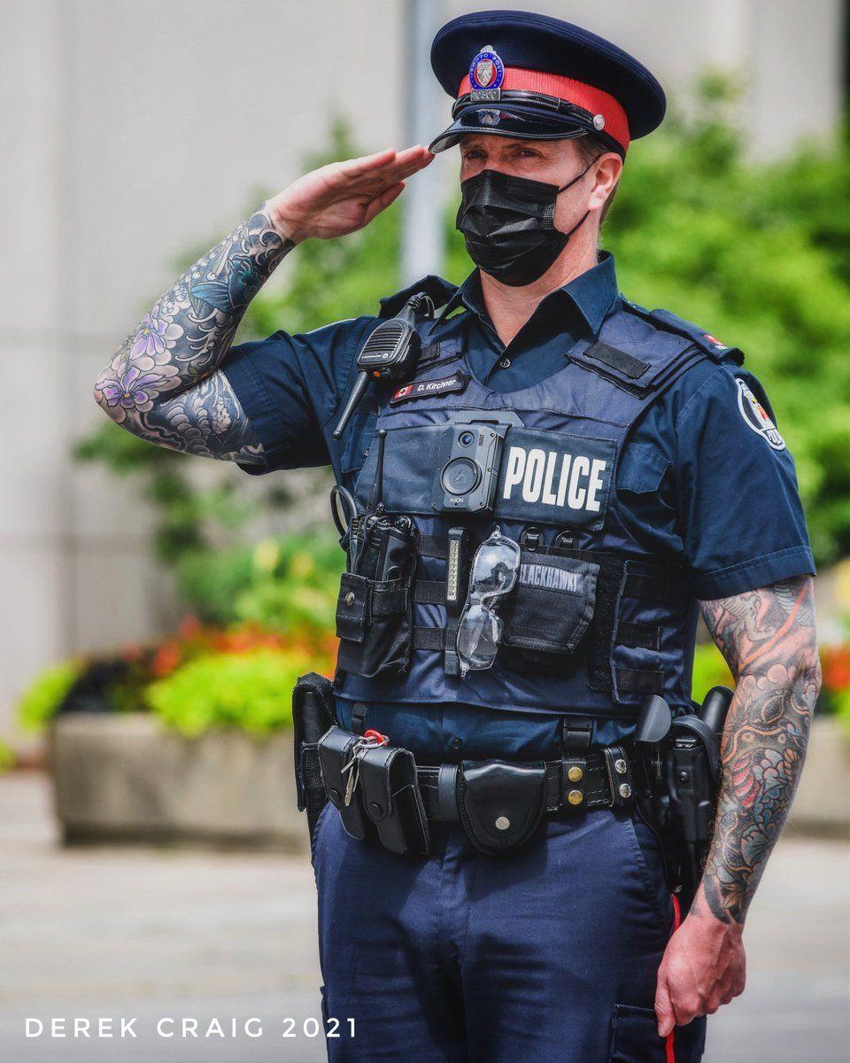 加拿大警察制服图片