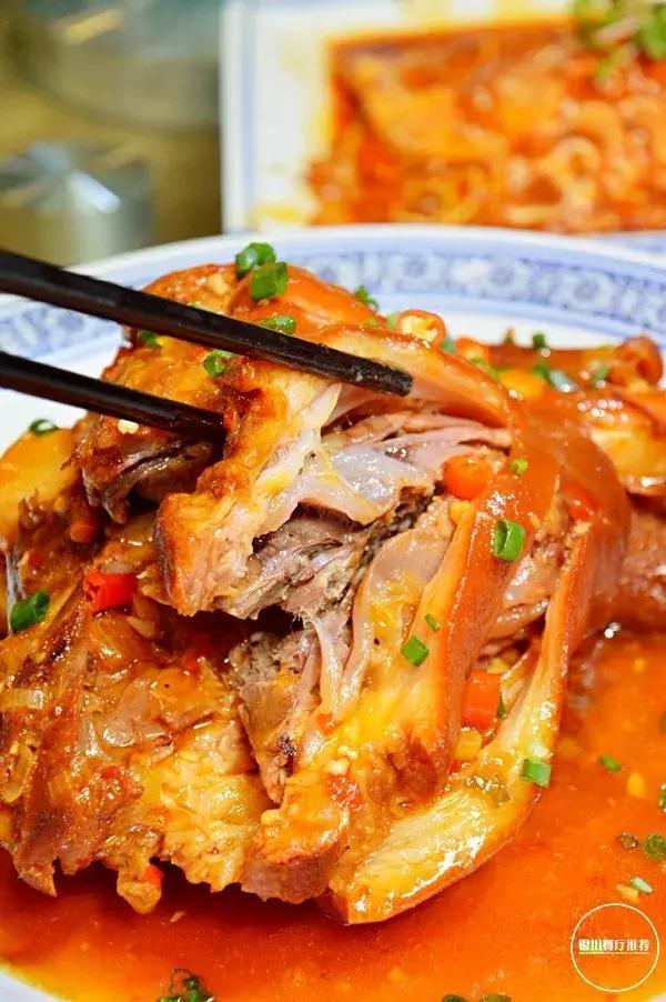 眉山川菜新菜推出鱼头泡饼鱼有故事你有酒吗