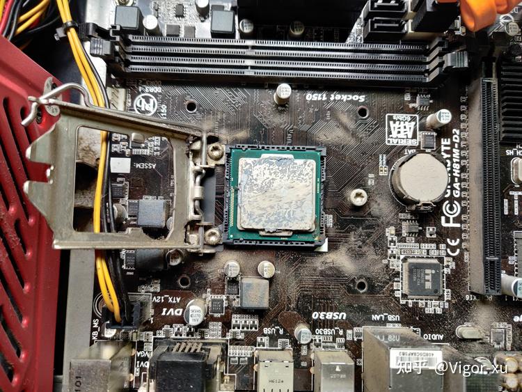 奔腾g3260两个cpu的对比,拍完照就把e3换上去了,硅脂用的是店家送的