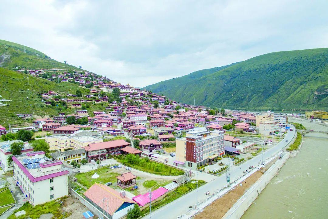 中共成都市锦江区委员会荣获全国脱贫攻坚先进集体称号