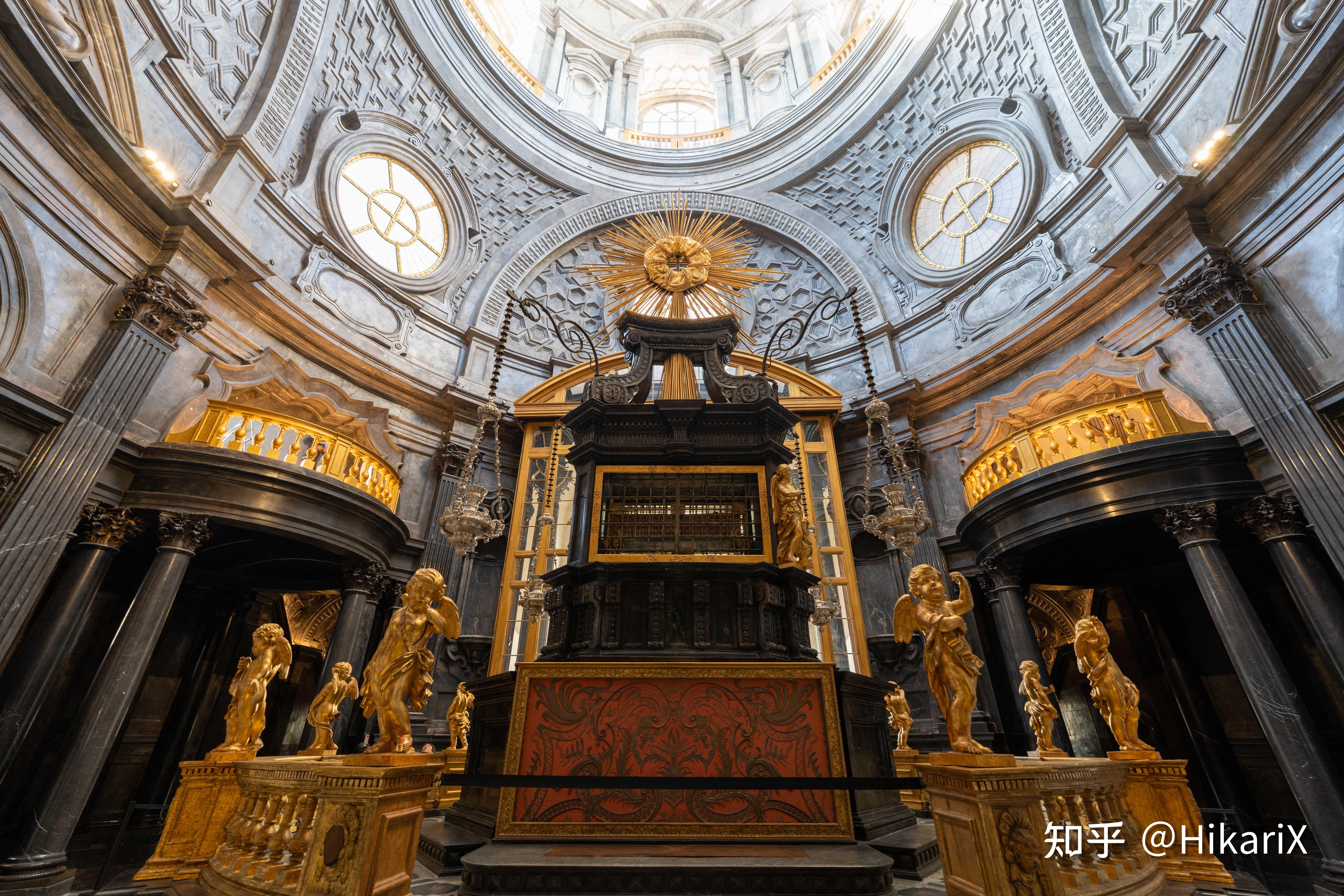 教堂中心与教堂紧密相连的是萨包达画廊(galleria sabauda).