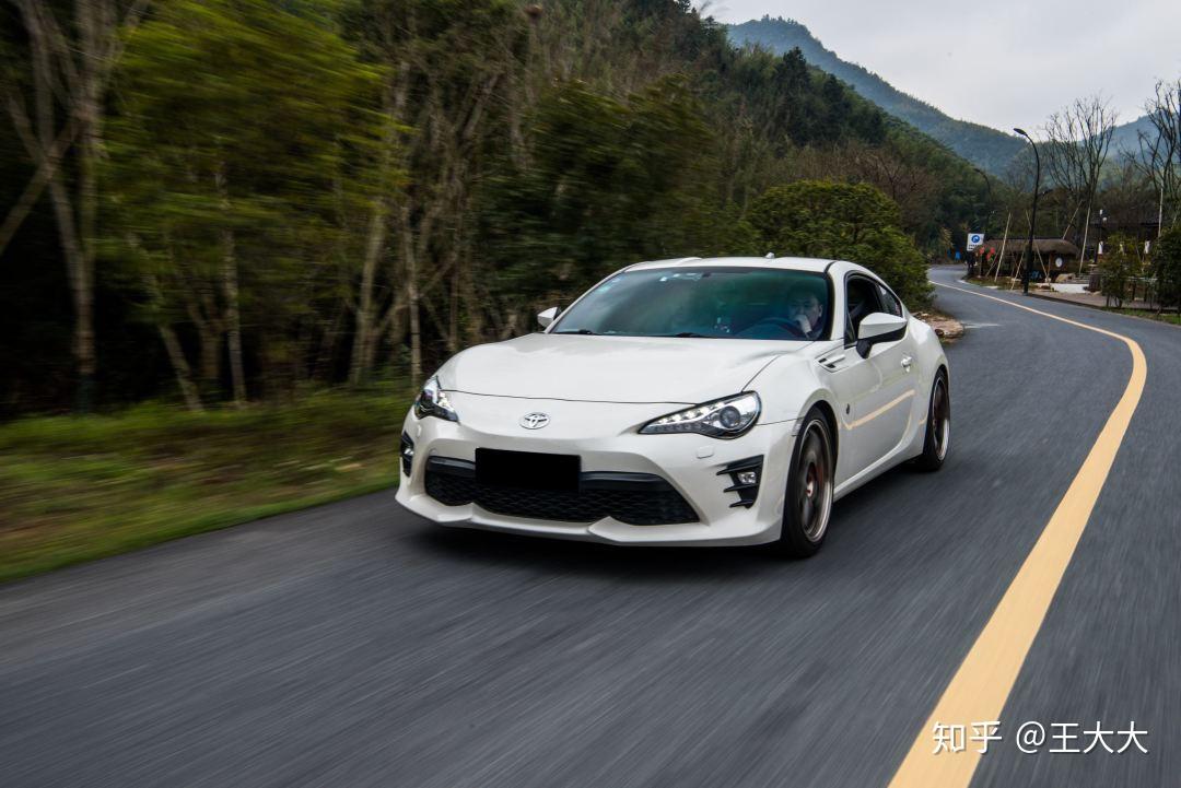 最便宜的跑车是什么型号 v2-12acbd4468f8ce355d173686a1a5cfb4_r.jpg