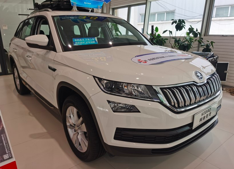 2020款柯迪亚克外观的表现是非常大气的,标志性的前