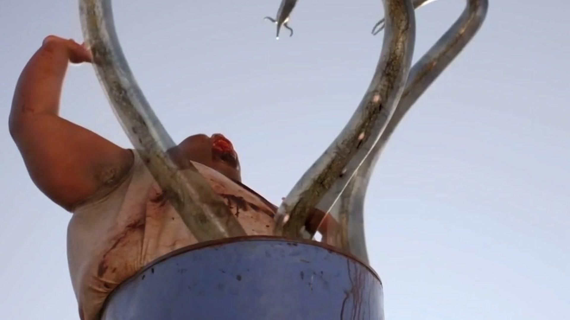 可爱狗狗被蝙蝠咬伤变成疯狂可怕的杀人怪物华纳早期经典作品